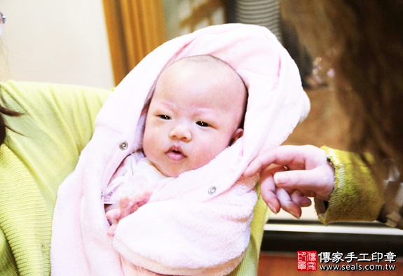 剃胎毛、滿月剃頭、嬰兒剃頭、嬰兒理髮、嬰兒剃髮、嬰兒剃胎毛、嬰兒滿月剃頭、寶寶剃頭、剃胎毛儀式、剃胎毛吉祥話、滿月剃頭儀式、滿月剃頭吉祥話、寶寶剃胎毛、寶寶滿月剃頭理髮、 新北三重區剃胎毛、新北三重區滿月剃頭、 新北三重區嬰兒剃頭剃胎毛、新北三重區嬰兒理髮、新北三重區嬰兒剃髮、劉寶寶(新北三重區到府嬰兒寶寶滿月剃頭理髮、免費到府嬰兒剃胎毛儀式吉祥話)。到府剃頭剃胎毛主持、專業拍照、DVD光碟、證書。★購買「臍帶章、肚臍章、胎毛筆刷印章」贈送：剃頭、收涎、抓周，三選一。2016.01.07 照片7